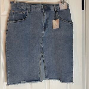 NWT: HG HAPPILY GRETLY JUNIORS Blue Denim Skirt with Frayed Hem Size 13/30